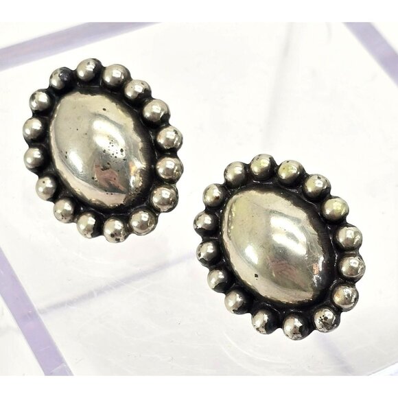 Vintage Silver Beaded Edge Oval Post Earrings Western Domed Style JJ3782 - Picture 1 of 9